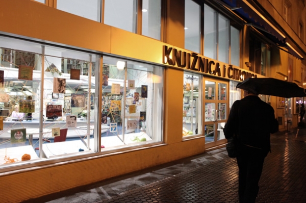 Slika preuzeta sa: http://www.knjiga-u-centru.hr/slikice/ovca10/izlog.JPG